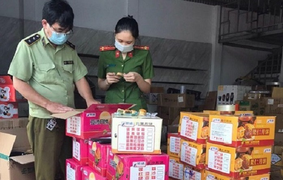 Bánh Trung thu nhập lậu ồ ạt đổ về Hà Nội