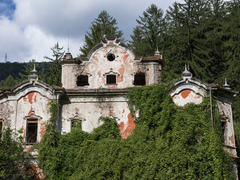 Bên trong loạt biệt thự xa xỉ bị bỏ hoang