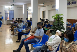 Không ngờ cận kề tuổi hưu, tôi lại thất thểu cầm hồ sơ đi xin việc vì COVID-19