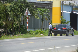 Xe công ghé nhà ăn cỗ, Trưởng Ban Tổ chức Tỉnh uỷ Sóc Trăng nói là bình thường