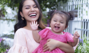 Ca sĩ Nguyễn Ngọc Anh lần đầu khoe con gái nhỏ