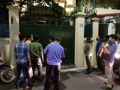 Ảnh: Khám xét nhà riêng ông Nguyễn Đức Chung