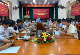 Có nên duy trì chuyện tặng quà đại hội?