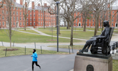 Thư nước Mỹ: ‘Thánh đường’ học tập Harvard, MIT đìu hiu, sầu thảm mùa COVID-19
