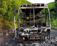 Xe khách giường nằm chở 40 người cháy rụi trong đêm