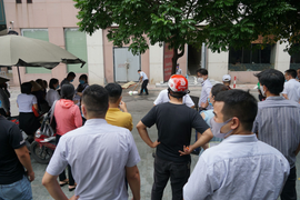 Nhân chứng xót xa kể phút phát hiện bé gái rơi từ tầng 12 xuống đất