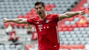 Messi, Ronaldo lần đầu tiên cùng bị gạt khỏi top 3 cầu thủ hay nhất châu Âu