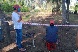 Bỏ lại 4 con nhỏ, người phụ nữ tẩm xăng tự thiêu