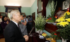Tổng Bí thư, Chủ tịch nước dâng hương tưởng niệm Chủ tịch Hồ Chí Minh