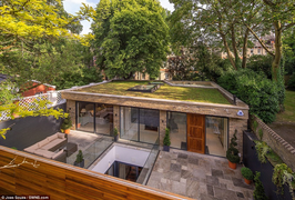 Có gì trong ngôi nhà xa xỉ dưới lòng đất?