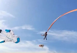 Bé gái 3 tuổi bị diều khổng lồ cuốn bay lên không trung