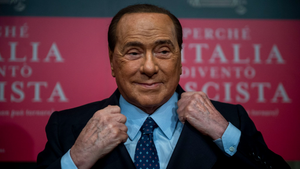 Cựu Thủ tướng Ý Berlusconi mắc COVID-19