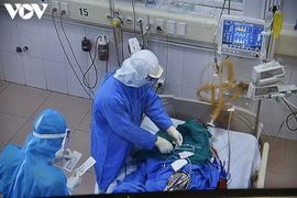 Bệnh nhân COVID-19 ở Hải Dương suy hô hấp nặng, thở máy ngay khi nhập viện