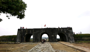 Về thăm miền cung Vua phủ Chúa 