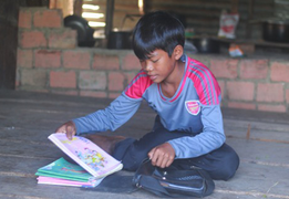 Trò nghèo sống cheo leo trên đỉnh đèo háo hức soạn sách vở chờ ngày đến trường