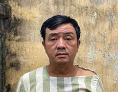 2 tài xế xe khách đánh nhau sau va chạm giao thông, một người chết