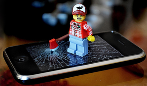 Video: Phục chế chiếc iPhone bị hỏng nặng thế nào?