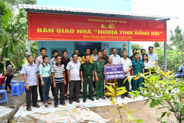 Cha mẹ già được hỗ trợ căn nhà mơ ước, chiến sỹ trẻ vững lòng bảo vệ Tổ quốc