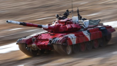 Video: Tăng T-72B3 của Nga đua tốc độ ngoạn mục với Type-96B Trung Quốc
