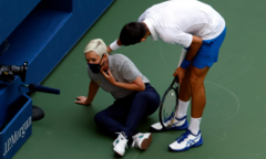Đánh bóng trúng trọng tài, Djokovic có đáng bị loại khỏi US Open?