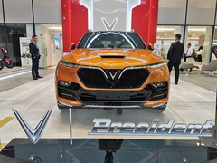 VinFast President lộ diện tại showroom Hà Nội