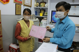 Người đàn ông bị rắn hổ mang chúa cắn tặng 80 triệu đồng cho bệnh nhân khó khăn 