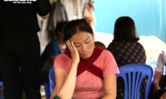 Sập cổng trường đè chết 3 học sinh: Xót thương người mẹ câm 2 năm mất 2 con gái