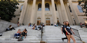 Mỹ hủy 1.000 thị thực Trung Quốc vì có liên hệ đến quân đội