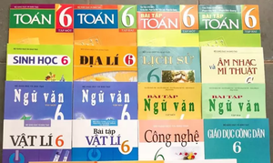 'Cháy' sách, phụ huynh 'cắn răng' mua giá đắt: Nhà xuất bản hứa cung ứng đầy đủ