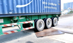 TP.HCM: Khe co giãn cầu Phú Mỹ hư hỏng
