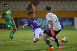 Quang Hải lập cú đúp, chấm dứt 11 tháng không ghi bàn