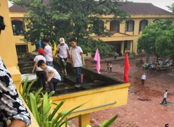 Để học sinh nhặt rác ngoài ban công, hiệu trưởng ở Bắc Giang bị kiểm điểm