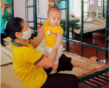 Bà nội, bà ngoại ở khu cách ly COVID-19