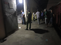 Hàng trăm bao hàng đổ sập, đè chết 2 công nhân ở Bình Dương