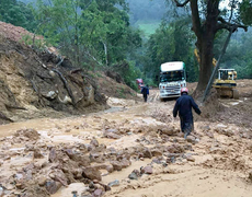 Sạt lở đất ở Điện Biên, bùn nhão chảy tràn, quốc lộ 279 tê liệt