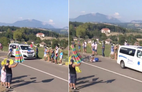 Xe cứu thương đâm cua-rơ Tour de France