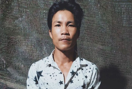 Con trai đổ xăng đốt cha bỏng nặng