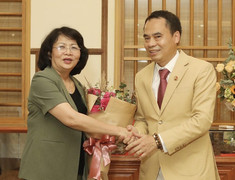 Phó Chủ tịch nước Đặng Thị Ngọc Thịnh thăm công ty Trầm Hương Khánh Hòa