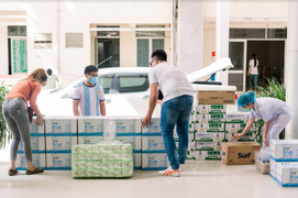 'Cách ly không cách lòng' - Chung sức cùng y bác sĩ Đà Nẵng