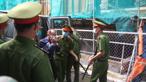 Cựu Phó Chủ tịch UBND TP.HCM Nguyễn Thành Tài tóc bạc, mệt mỏi tới toà