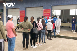 Kiến nghị miễn thu phí cách ly công nhân nghèo về nước qua Móng Cái, Quảng Ninh