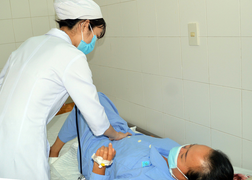 Người phụ nữ có huyết tương trắng đục như sữa 