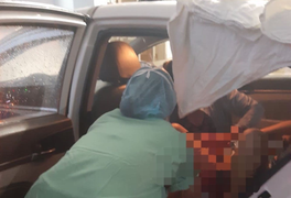 Nữ tài xế taxi giúp sản phụ 'vượt cạn' trên xe thành công lúc trời mưa bão