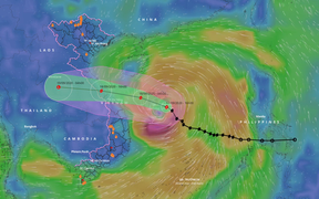 TRỰC TIẾP: Bão số 5 Noul đang áp sát đất liền, gây mưa to gió lớn