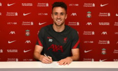 Liverpool mua tiền đạo giá cao hơn Thiago Alcantara