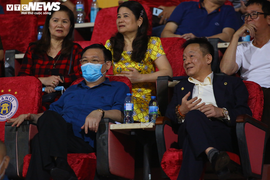 Bí thư Hà Nội Vương Đình Huệ dự khán trận chung kết đặc biệt