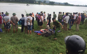 Tài xế lao xuống sông cứu cô gái, cả hai bị nước cuốn thiệt mạng