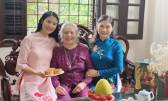 Hoa hậu Ngọc Hân làm bánh trung thu tặng người thân