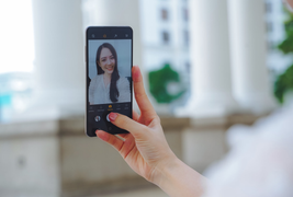 Làm điện thoại camera ẩn dưới màn hình dễ hay khó?