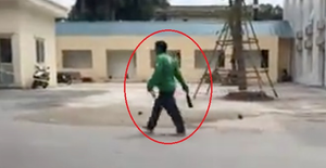 Tài xế Grab cầm dao chém nhau tại bệnh viện ở Hà Nội, 2 người bị thương